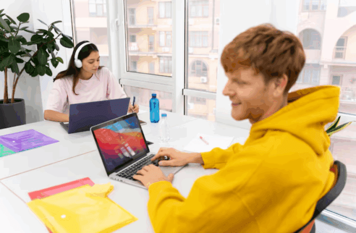 Learning at Your Own Pace: The Rise and Benefits of Online Creative Courses